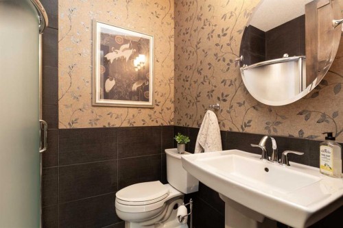 442 Stonecrest Terrace West, Lethbridge, AB - Indoor Photo Showing Bathroom