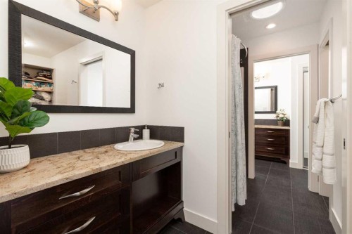 442 Stonecrest Terrace West, Lethbridge, AB - Indoor Photo Showing Bathroom