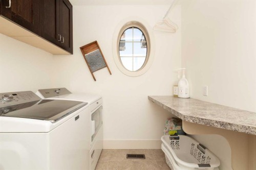 442 Stonecrest Terrace West, Lethbridge, AB - Indoor Photo Showing Laundry Room