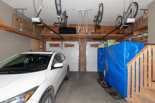 442 Stonecrest Terrace West, Lethbridge, AB - Indoor Photo Showing Garage