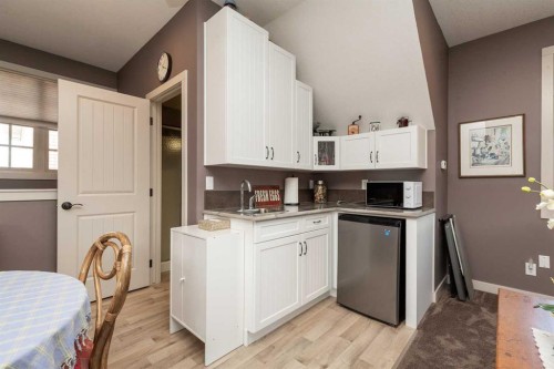 442 Stonecrest Terrace West, Lethbridge, AB - Indoor Photo Showing Kitchen