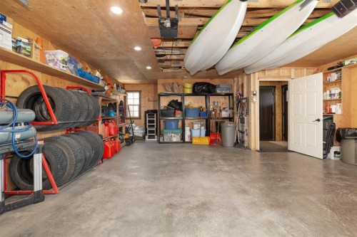 442 Stonecrest Terrace West, Lethbridge, AB - Indoor Photo Showing Garage