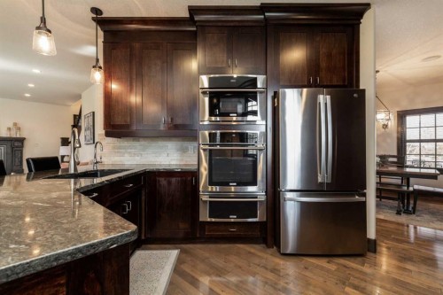 442 Stonecrest Terrace West, Lethbridge, AB - Indoor Photo Showing Kitchen With Upgraded Kitchen