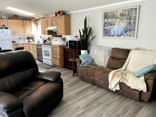 33-6101 20Th Avenue, Coleman, AB - Indoor Photo Showing Other Room
