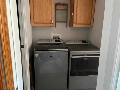33-6101 20Th Avenue, Coleman, AB - Indoor Photo Showing Laundry Room
