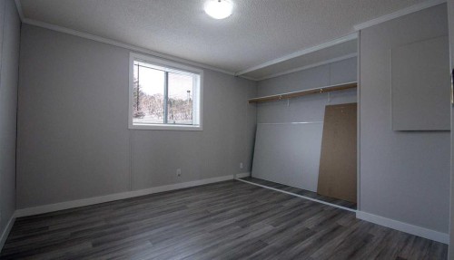 33-6101 20Th Avenue, Coleman, AB - Indoor Photo Showing Other Room