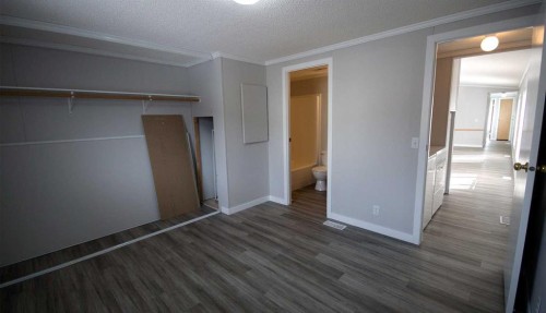 33-6101 20Th Avenue, Coleman, AB - Indoor Photo Showing Other Room
