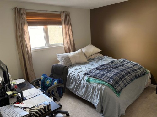 43 Riverwood Manor West, Lethbridge, AB - Indoor Photo Showing Bedroom