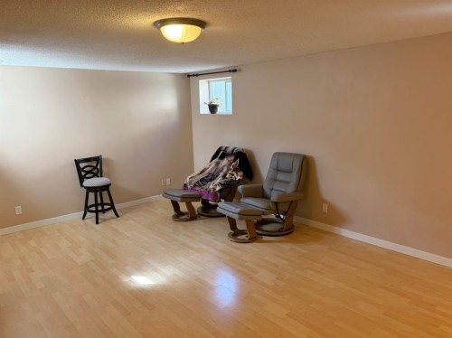 43 Riverwood Manor West, Lethbridge, AB - Indoor Photo Showing Other Room