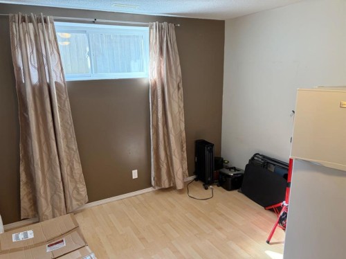 43 Riverwood Manor West, Lethbridge, AB - Indoor Photo Showing Other Room