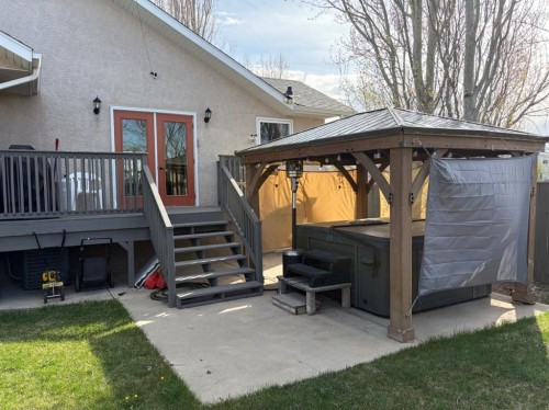 43 Riverwood Manor West, Lethbridge, AB - Outdoor With Exterior