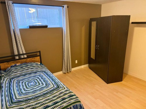 43 Riverwood Manor West, Lethbridge, AB - Indoor Photo Showing Bedroom