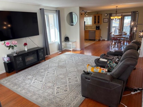 43 Riverwood Manor West, Lethbridge, AB - Indoor Photo Showing Living Room