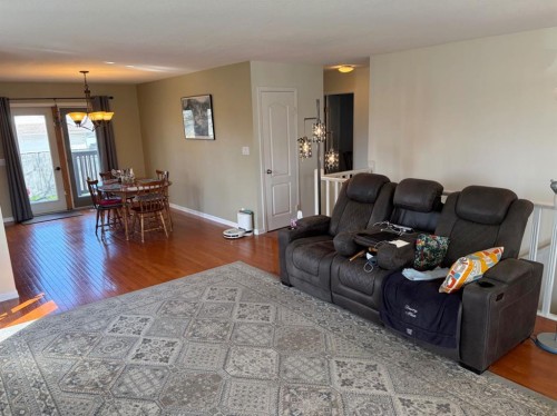 43 Riverwood Manor West, Lethbridge, AB - Indoor Photo Showing Living Room