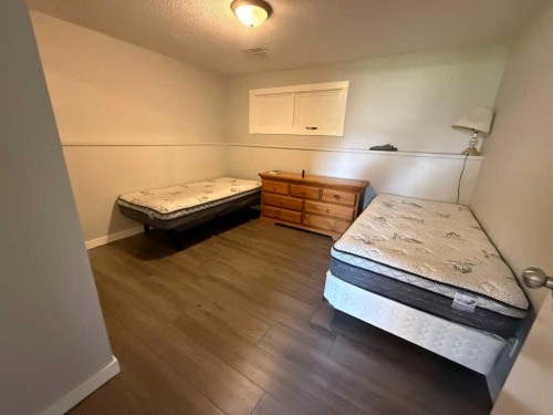 73 Mcgill Boulevard West, Lethbridge, AB - Indoor Photo Showing Bedroom