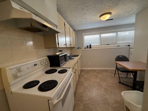 73 Mcgill Boulevard West, Lethbridge, AB - Indoor