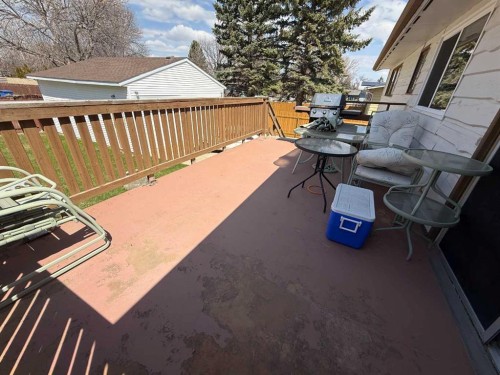 73 Mcgill Boulevard West, Lethbridge, AB - Outdoor