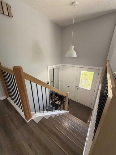 73 Mcgill Boulevard West, Lethbridge, AB - Indoor Photo Showing Other Room