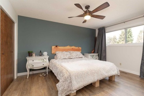 321 Normandy Road South, Lethbridge, AB - Indoor Photo Showing Bedroom