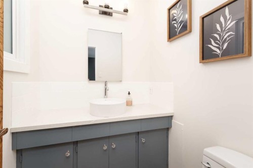 321 Normandy Road South, Lethbridge, AB - Indoor Photo Showing Bathroom