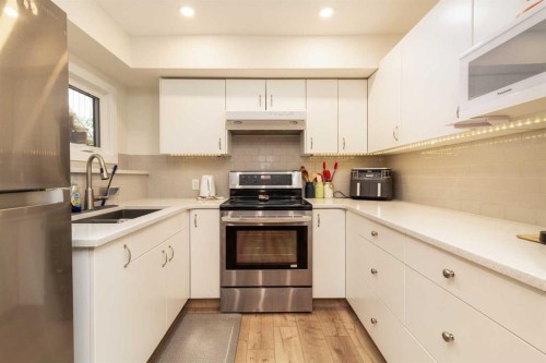 321 Normandy Road South, Lethbridge, AB - Indoor Photo Showing Kitchen With Double Sink