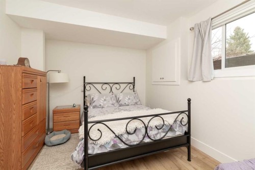 321 Normandy Road South, Lethbridge, AB - Indoor Photo Showing Bedroom