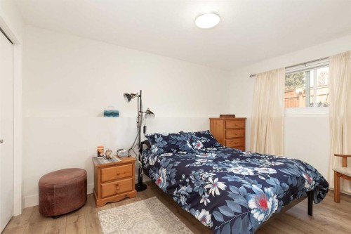 321 Normandy Road South, Lethbridge, AB - Indoor Photo Showing Bedroom