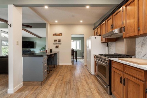 321 Normandy Road South, Lethbridge, AB - Indoor Photo Showing Kitchen