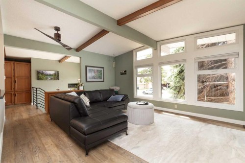 321 Normandy Road South, Lethbridge, AB - Indoor Photo Showing Living Room