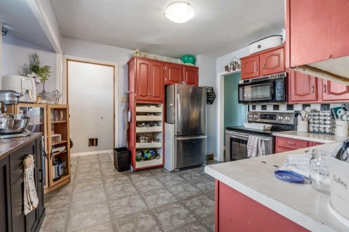5816 52 Street, Taber, AB - Indoor Photo Showing Kitchen With Stainless Steel Kitchen