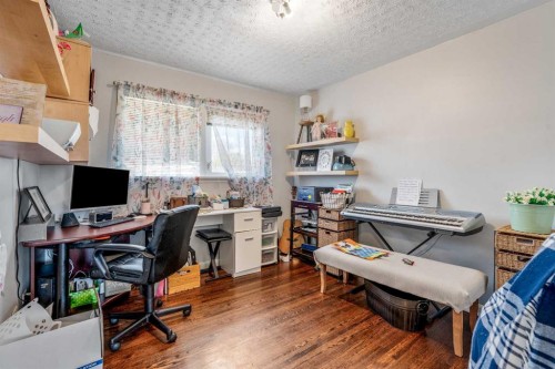 5816 52 Street, Taber, AB - Indoor Photo Showing Office