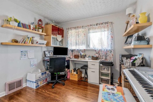 5816 52 Street, Taber, AB - Indoor Photo Showing Office