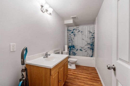 5816 52 Street, Taber, AB - Indoor Photo Showing Bathroom