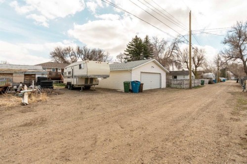 5816 52 Street, Taber, AB - Outdoor