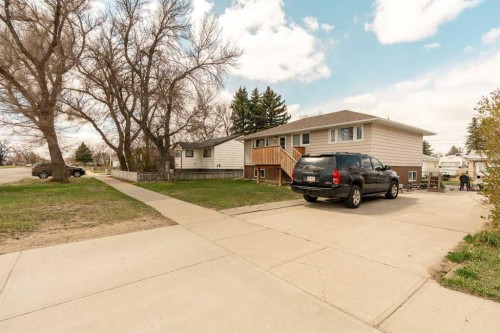 5816 52 Street, Taber, AB - Outdoor