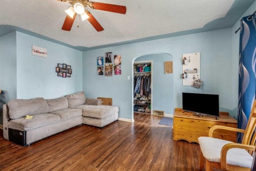 5816 52 Street, Taber, AB - Indoor Photo Showing Living Room