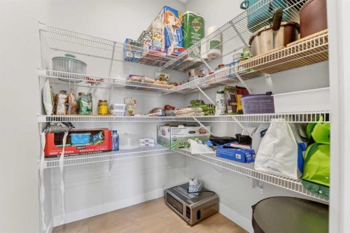 640 Devonia Road West, Lethbridge, AB - Indoor With Storage