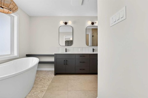 640 Devonia Road West, Lethbridge, AB - Indoor Photo Showing Bathroom