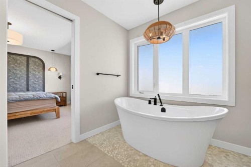 640 Devonia Road West, Lethbridge, AB - Indoor Photo Showing Bathroom