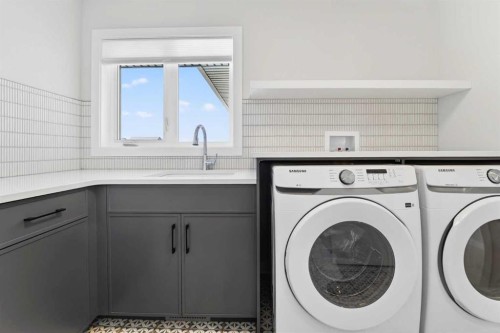 640 Devonia Road West, Lethbridge, AB - Indoor Photo Showing Laundry Room