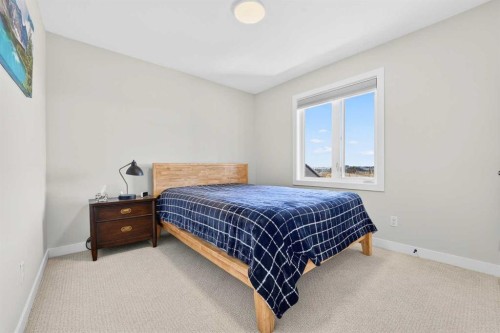 640 Devonia Road West, Lethbridge, AB - Indoor Photo Showing Bedroom