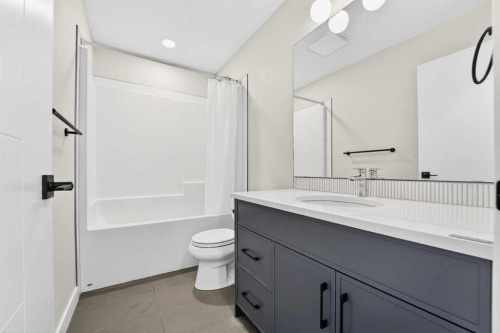 640 Devonia Road West, Lethbridge, AB - Indoor Photo Showing Bathroom