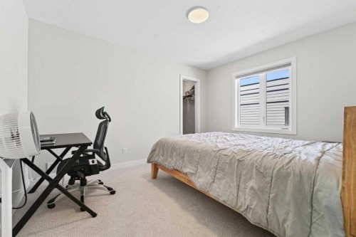 640 Devonia Road West, Lethbridge, AB - Indoor Photo Showing Bedroom