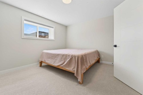 640 Devonia Road West, Lethbridge, AB - Indoor Photo Showing Bedroom