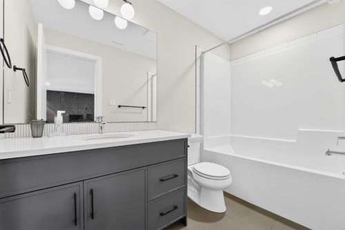 640 Devonia Road West, Lethbridge, AB - Indoor Photo Showing Bathroom