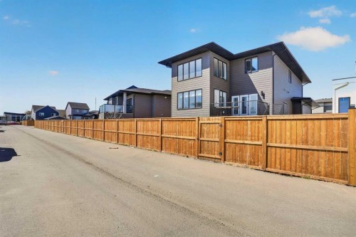 640 Devonia Road West, Lethbridge, AB - Outdoor
