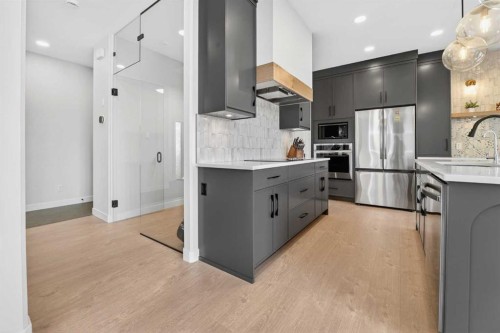 640 Devonia Road West, Lethbridge, AB - Indoor Photo Showing Kitchen With Upgraded Kitchen