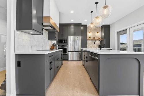 640 Devonia Road West, Lethbridge, AB - Indoor Photo Showing Kitchen With Upgraded Kitchen