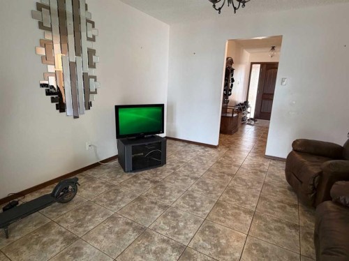 5411 46 Street, Taber, AB - Indoor