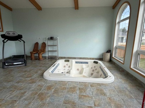 5411 46 Street, Taber, AB - Indoor
